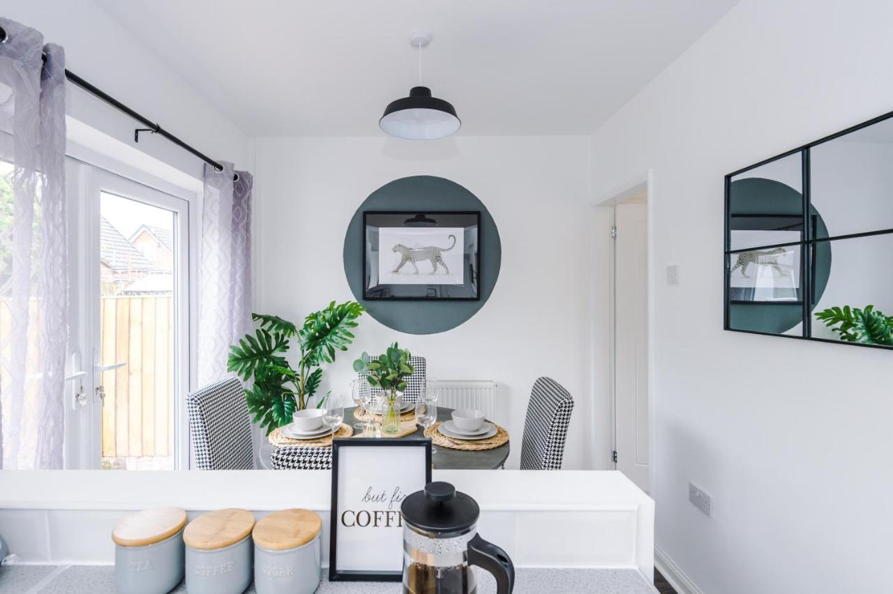 Welcoming 3 Bed Home, 10 Mins From Chester Races And Zoo Saughall Exterior photo