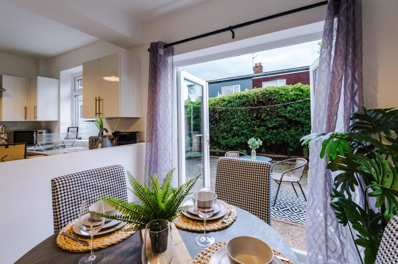 Welcoming 3 Bed Home, 10 Mins From Chester Races And Zoo Saughall Exterior photo