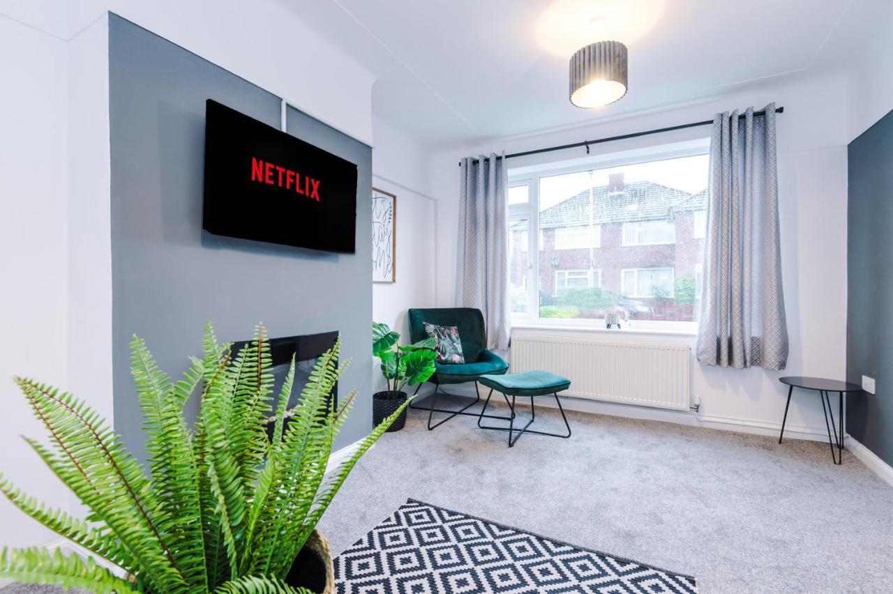 Welcoming 3 Bed Home, 10 Mins From Chester Races And Zoo Saughall Exterior photo